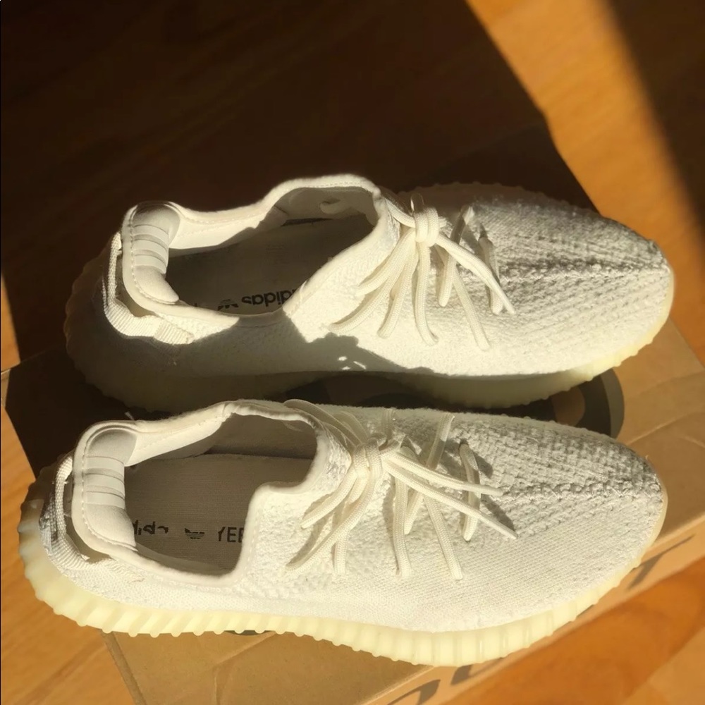 Authentic Adidas Yeezy Cream White size US 11